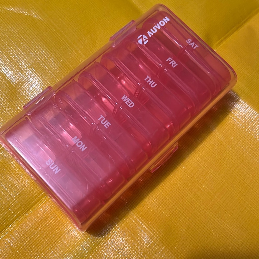 Pill box with removable days